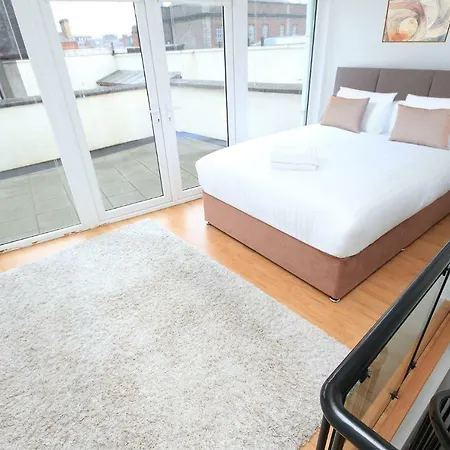 Complete Center Walk Everywhere Apartment *